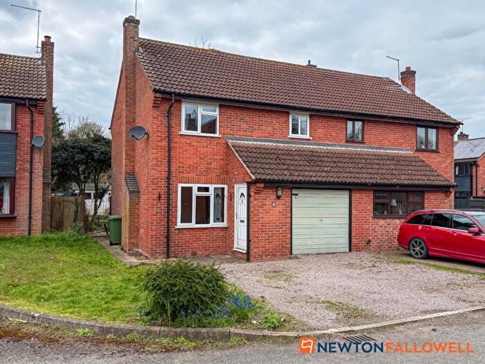 3 Bedroom Semi-Detached House For Sale In The Grange, North Muskham, NG23