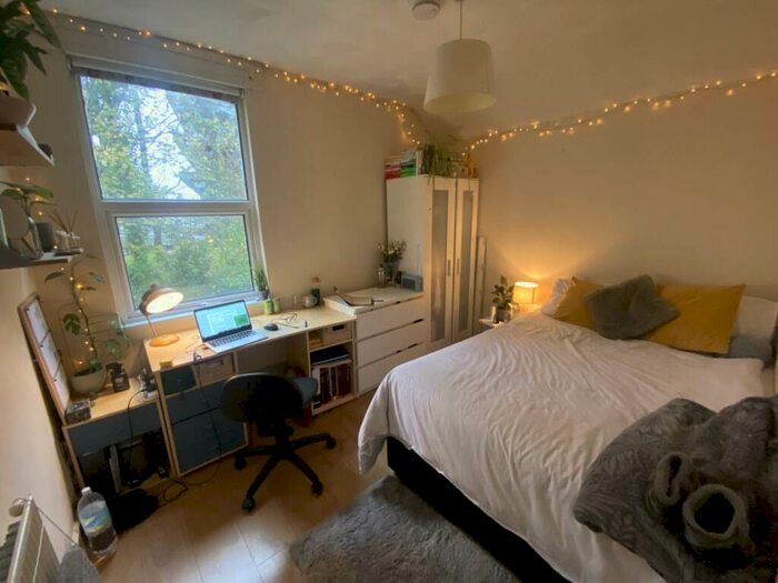 6 Bedroom House To Rent In Colum Road, Cathays, Cardiff, CF10