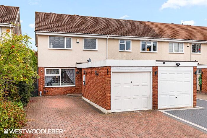 3 Bedroom End Of Terrace House For Sale In Smarts Green, Cheshunt, Waltham Cross, EN7