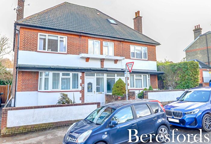 4 Bedroom Semi-detached House For Sale In Warley Mount, Warley, CM14