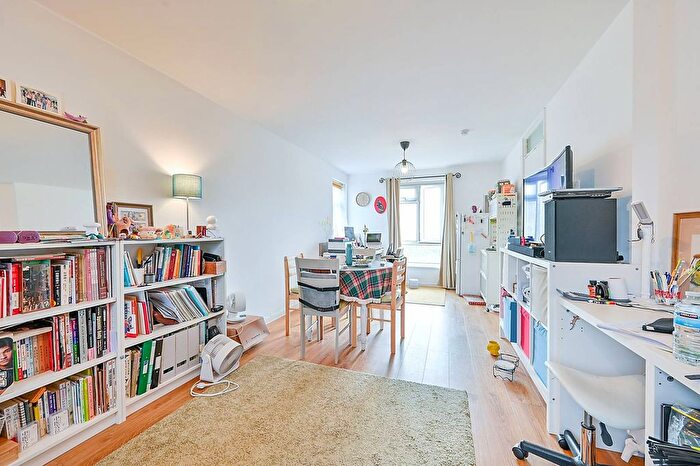 1 Bedroom Flat For Sale In Hanger Vale, Ealing, London, W5