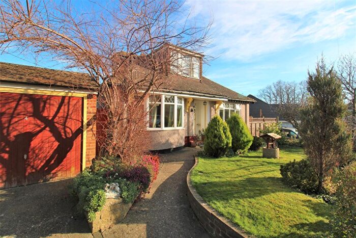 4 Bedroom Detached Bungalow To Rent In Park Grove, Bexleyheath, Kent, DA7