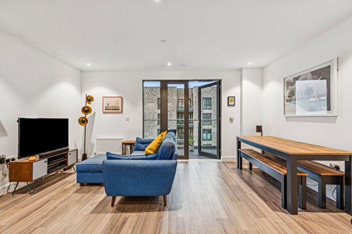 1 Bedroom Flat To Rent In Causeway House, Creek Lane, SW18