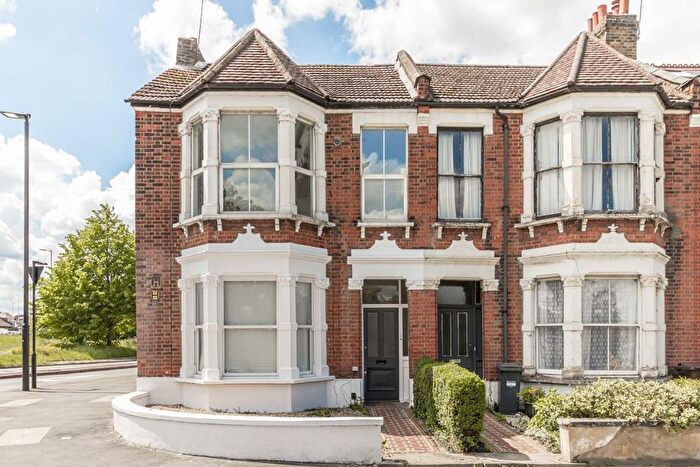 3 Bedroom Flat To Rent In Chiswick Lane, Chiswick, W4