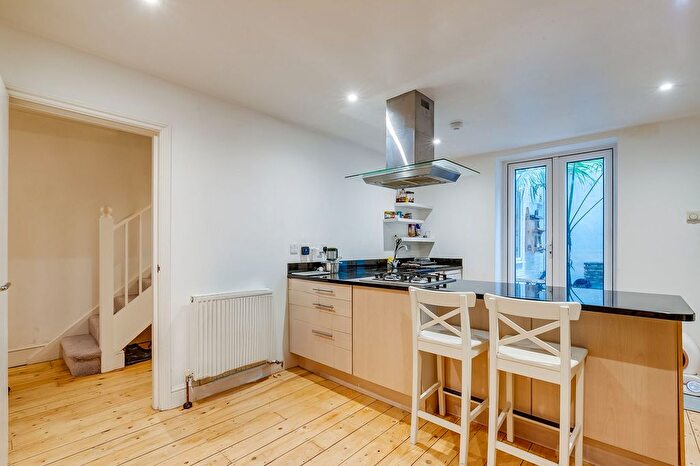 1 Bedroom Flat To Rent In Shepherds Bush Road, London, W6