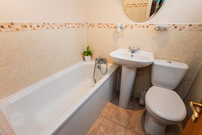 3 Bedroom End Of Terrace House For Sale In Hodge Road, Worsley, Manchester, M28