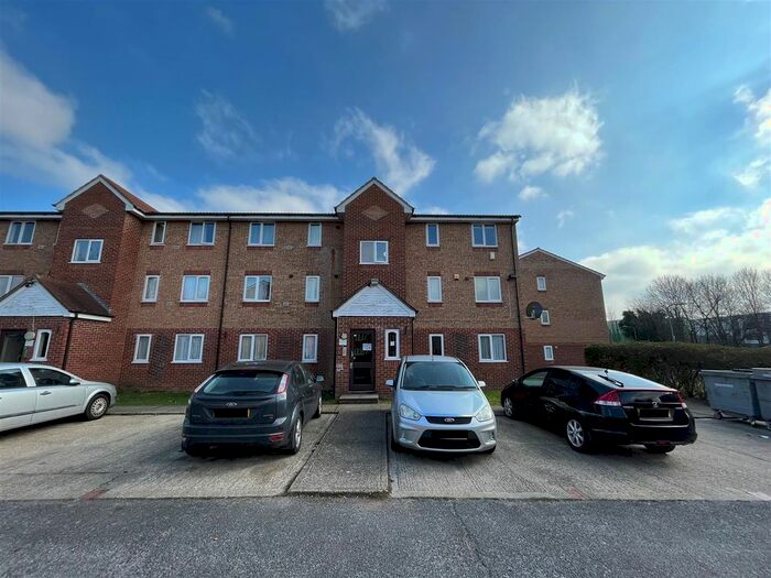 2 Bedroom Flat To Rent In Express Drive, Goodmayes, Ilford, IG3