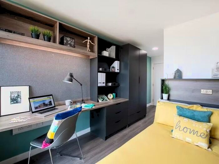 Studio To Rent In Newmarket Road, Cambridge, CB5