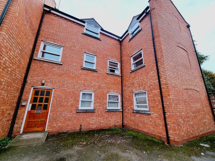 3 Bedroom Apartment To Rent In Flat, Alexander House, Leamington Spa, CV31