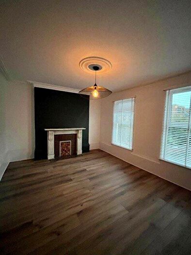 3 Bedroom Flat To Rent In Cottage Grove, Southsea, Hampshire, PO5