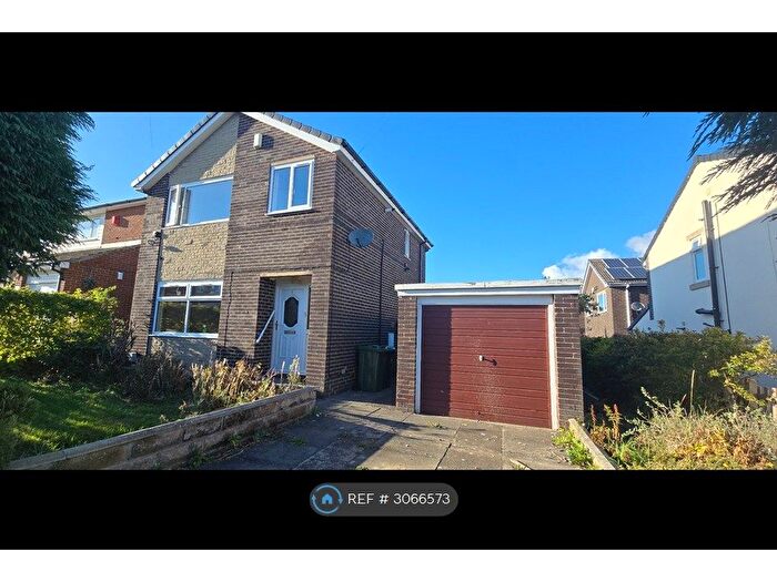 3 Bedroom Detached House To Rent In Rydal Drive, Huddersfield, HD5