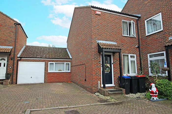 3 Bedroom Semi Detached House To Rent In The Cloisters, Ramsgate, Kent, CT11