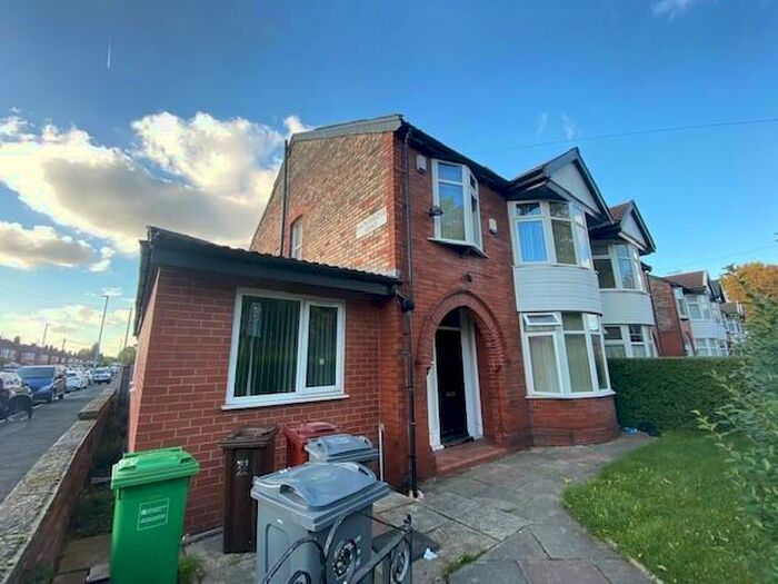 9 Bedroom Private Hall To Rent In Wellington Road, Fallowfield, Manchester, M14