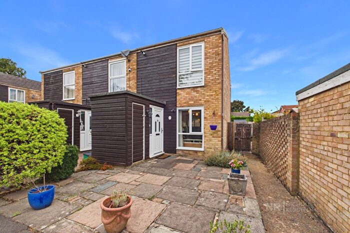 2 Bedroom End Of Terrace House For Sale In Andrews Close, Worcester Park, Surrey., KT4