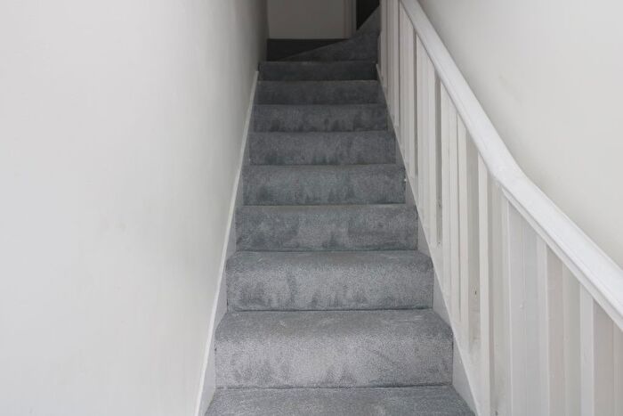 2 Bedroom Flat To Rent In Buckhold Road, London, SW18