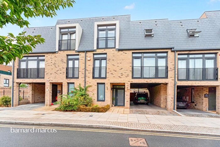 4 Bedroom Terraced House For Sale In Helios Way, Barnet, EN5