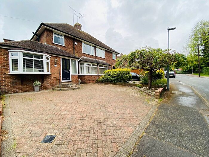 3 Bedroom Semi-Detached House To Rent In Hawthorn Close, Dunstable, Bedfordshire, LU6