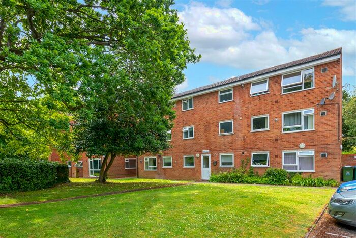 2 Bedroom Flat To Rent In Aurum Close, Horley, RH6