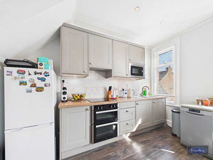 3 Bedroom Flat To Rent In Durham Road, Sidcup, Kent, DA14