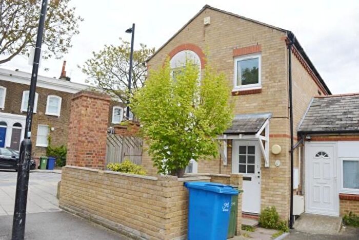 4 Bedroom Semi Detached House To Rent In Chaucer Drive, Bermondsey, SE1
