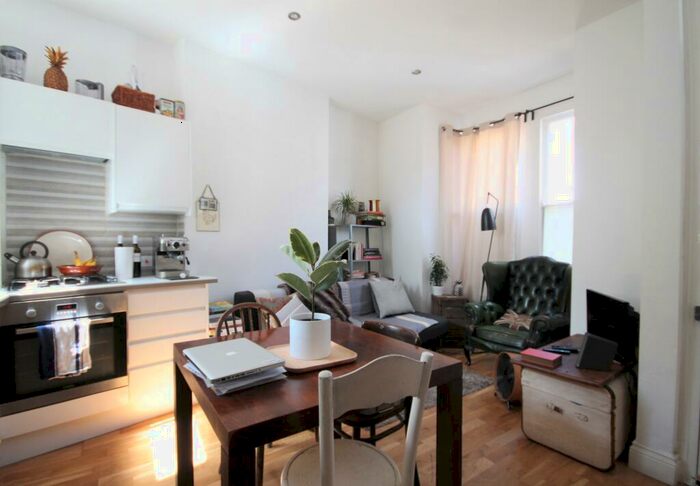 1 Bedroom Flat To Rent In Beresford Road, Wood Green, N8