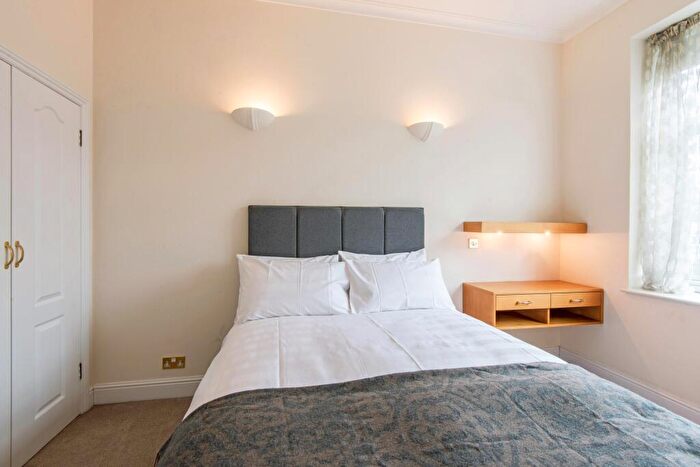 2 Bedroom Apartment To Rent In Hall Road, St John's Wood, London, NW8
