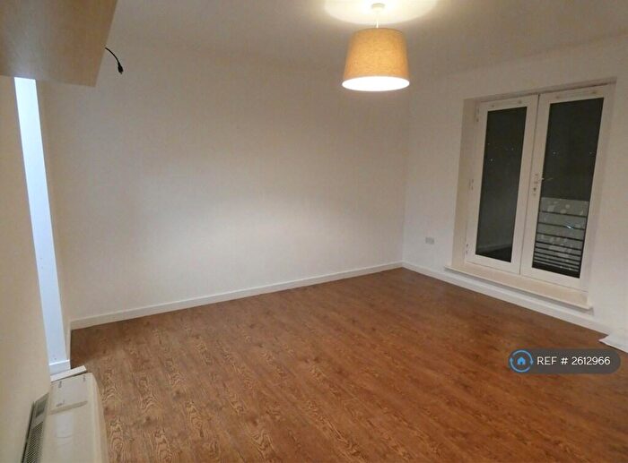 2 Bedroom Flat To Rent In Anchor Drive, Tipton, DY4