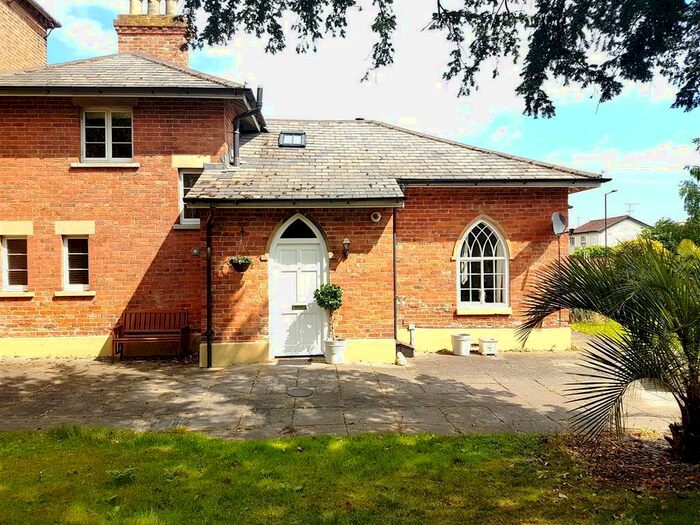 3 Bedroom Character Property To Rent In Pemberton Grove, Bawtry, Doncaster, DN10