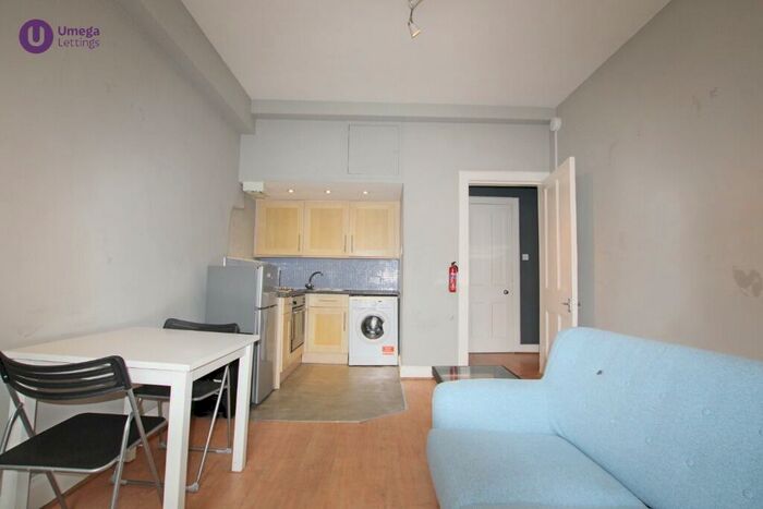 2 Bedroom Flat To Rent In Grove Street, Fountainbridge, Edinburgh, EH3