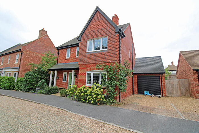 3 Bedroom Detached House For Sale In Apple Dell View, Overton, Hampshire, RG25