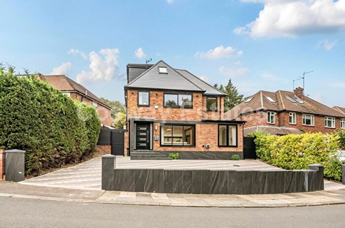 5 Bedroom Detached House For Sale In Reddings Close, Mill Hill, NW7