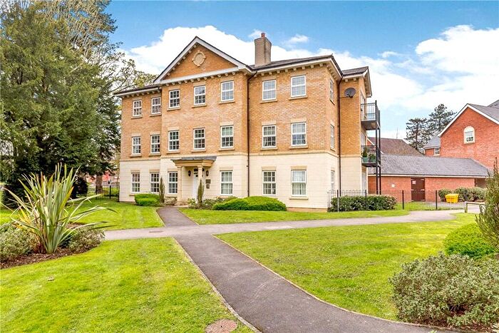 2 Bedroom Apartment For Sale In Old College Road, Newbury, Berkshire, RG14