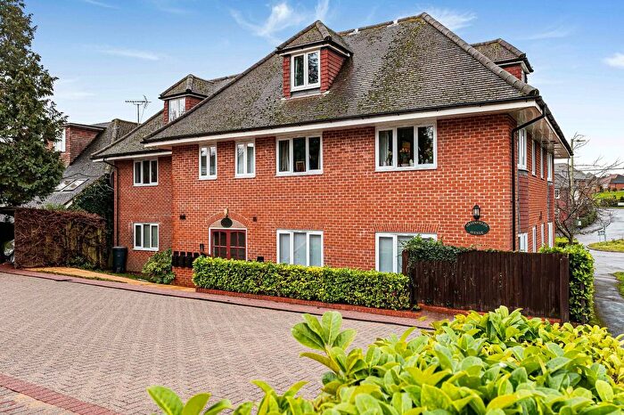 1 Bedroom Flat For Sale In Greenfields Avenue, Alton, Hampshire, GU34