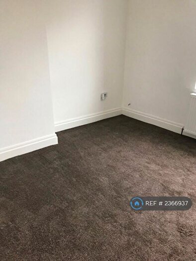 1 Bedroom Flat To Rent In Manchester Road, Huddersfield, HD4