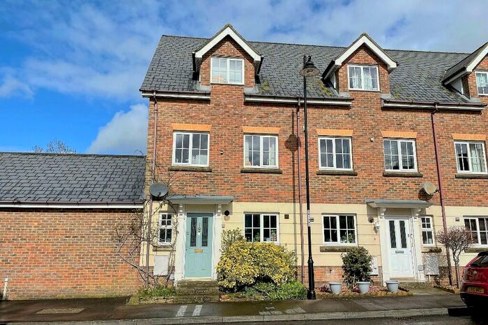 4 Bedroom Terraced House To Rent In Ridgeway Road, Gillingham, Dorset, SP8