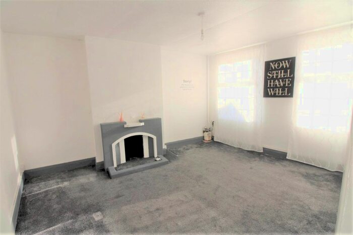 2 Bedroom Flat To Rent In Dennis Parade, Winchmore Hill Road, London N14