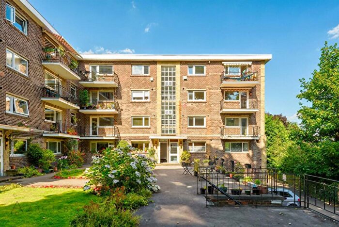 2 Bedroom Flat For Sale In Chesterwood Drive, Broomhill, Sheffield, S10