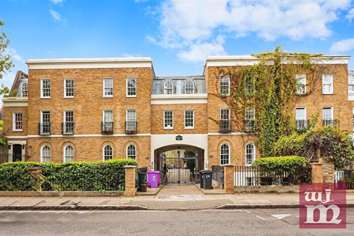 2 Bedroom Flat To Rent In Coborn Mews, Mile End, E3