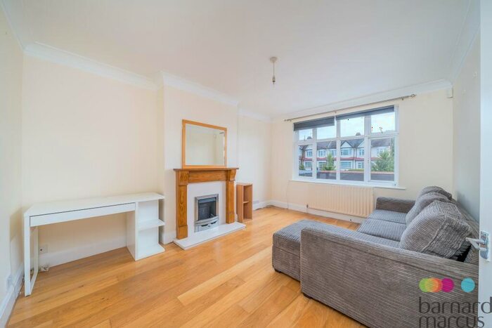 1 Bedroom Apartment To Rent In Woodhouse Road, N12