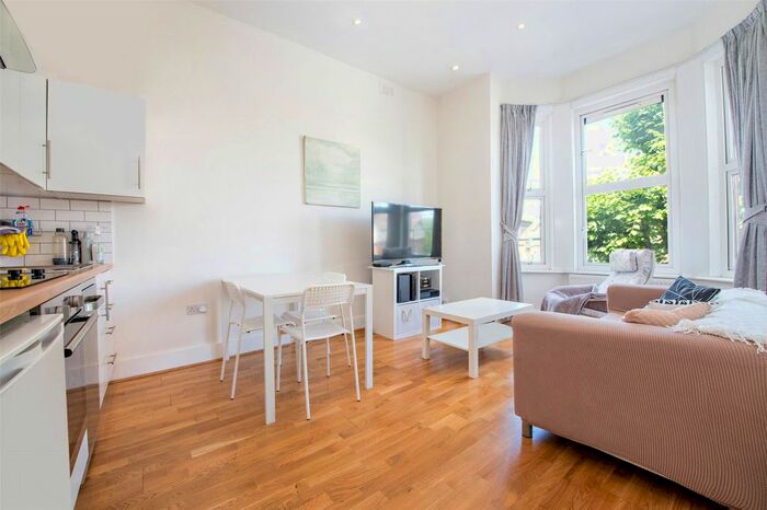 2 Bedroom Flat To Rent In Dean Road, London, NW2