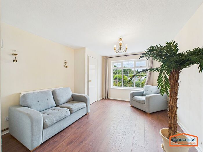 3 Bedroom Semi-Detached House For Sale In Cherwell Drive, Brownhills, WS8