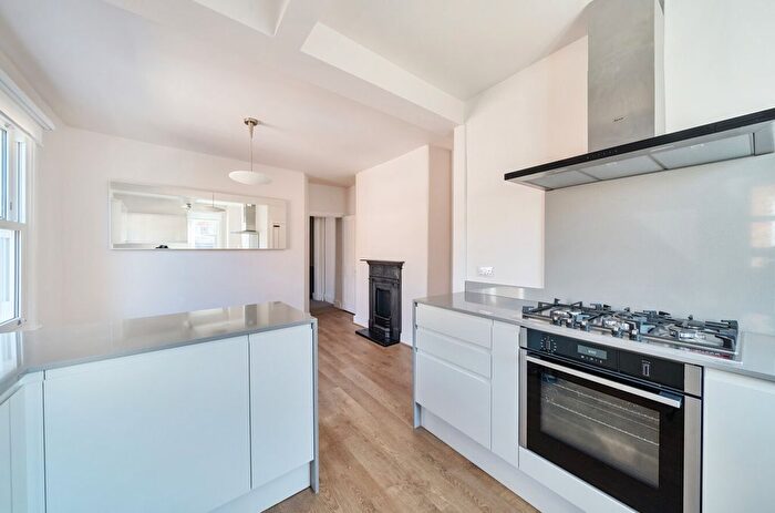 3 Bedroom Flat To Rent In Albert Road, London, N22