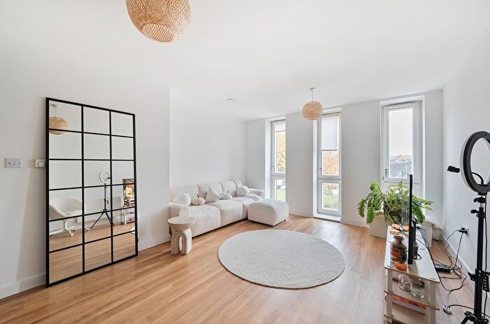 1 Bedroom Flat To Rent In Odeon Parade, Well Hall Road, Eltham, SE9