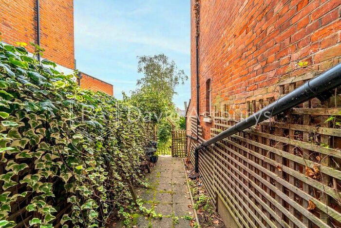 2 Bedroom Flat To Rent In Coolhurst Road, Crouch End, London, N8