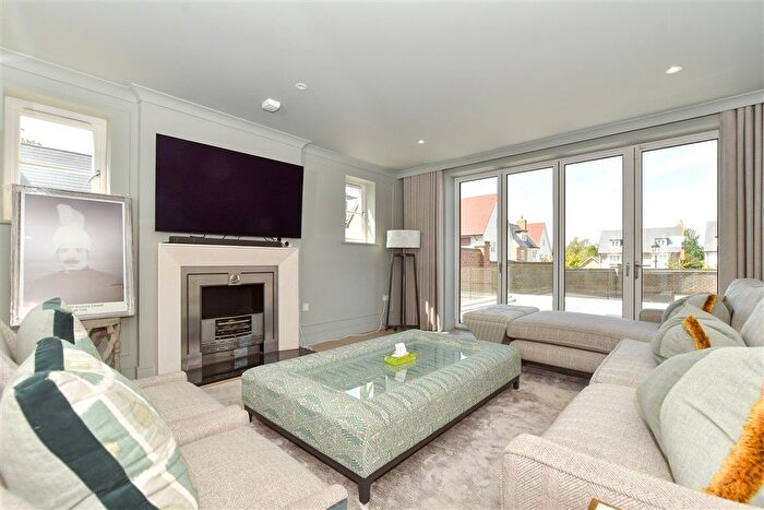 5 Bedroom Detached House For Sale In High Road, Chigwell, Essex, IG7