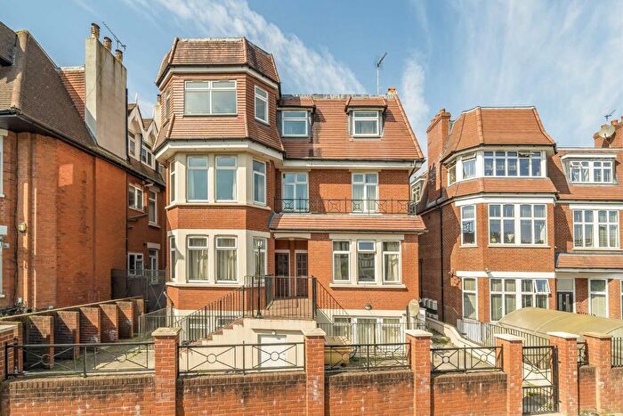 3 Bedroom Flat To Rent In Farnan Road, Streatham, SW16