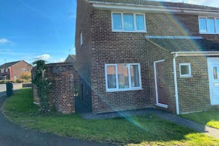 2 Bedroom Property To Rent In Knott Crescent, Ashford, TN24