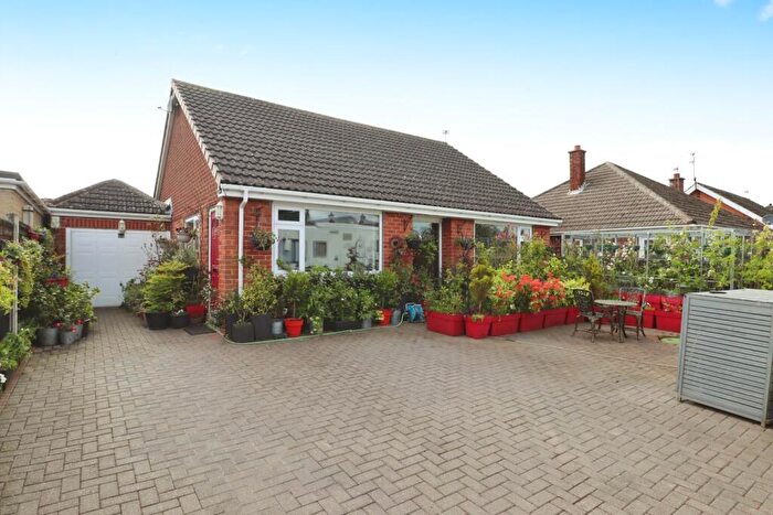 2 Bedroom Bungalow For Sale In Pinfold Lane, Fishlake, Doncaster, South Yorkshire, DN7