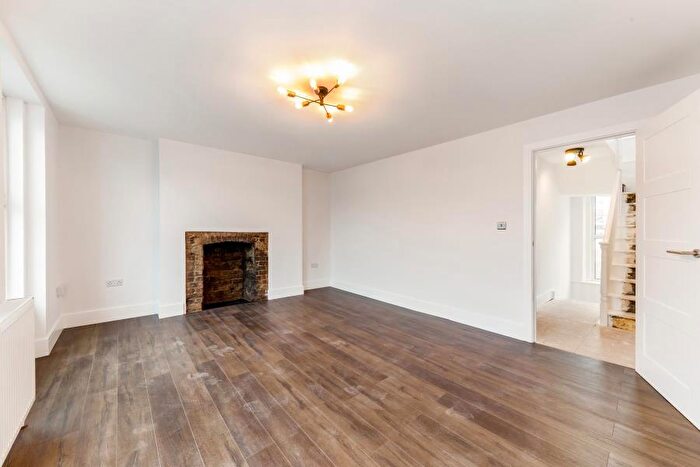 2 Bedroom Apartment To Rent In Camden High Street, Camden, NW1