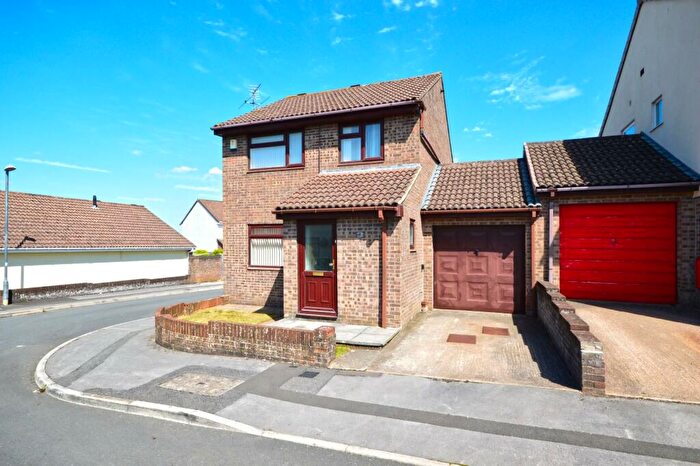 3 Bedroom Link Detached House For Sale In Mells Close, Keynsham, Bristol, BS31
